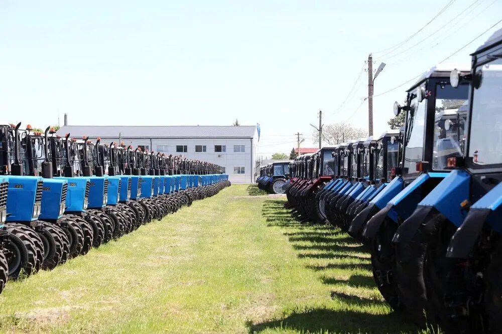  Тракторный парк   © Пресс-служба администрации Краснодарского края. Игорь Глазко