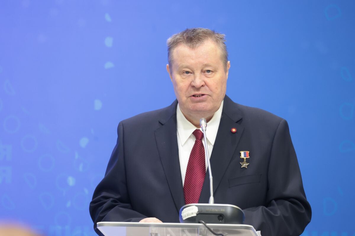 Владимир Устинов. Фото https://er.ru/activity/news/vladimir-ustinov-edinaya-rossiya-nesyot-polnuyu-politicheskuyu-otvetstvennost-za-vypolnenie-prinyatyh-obyazatelstv