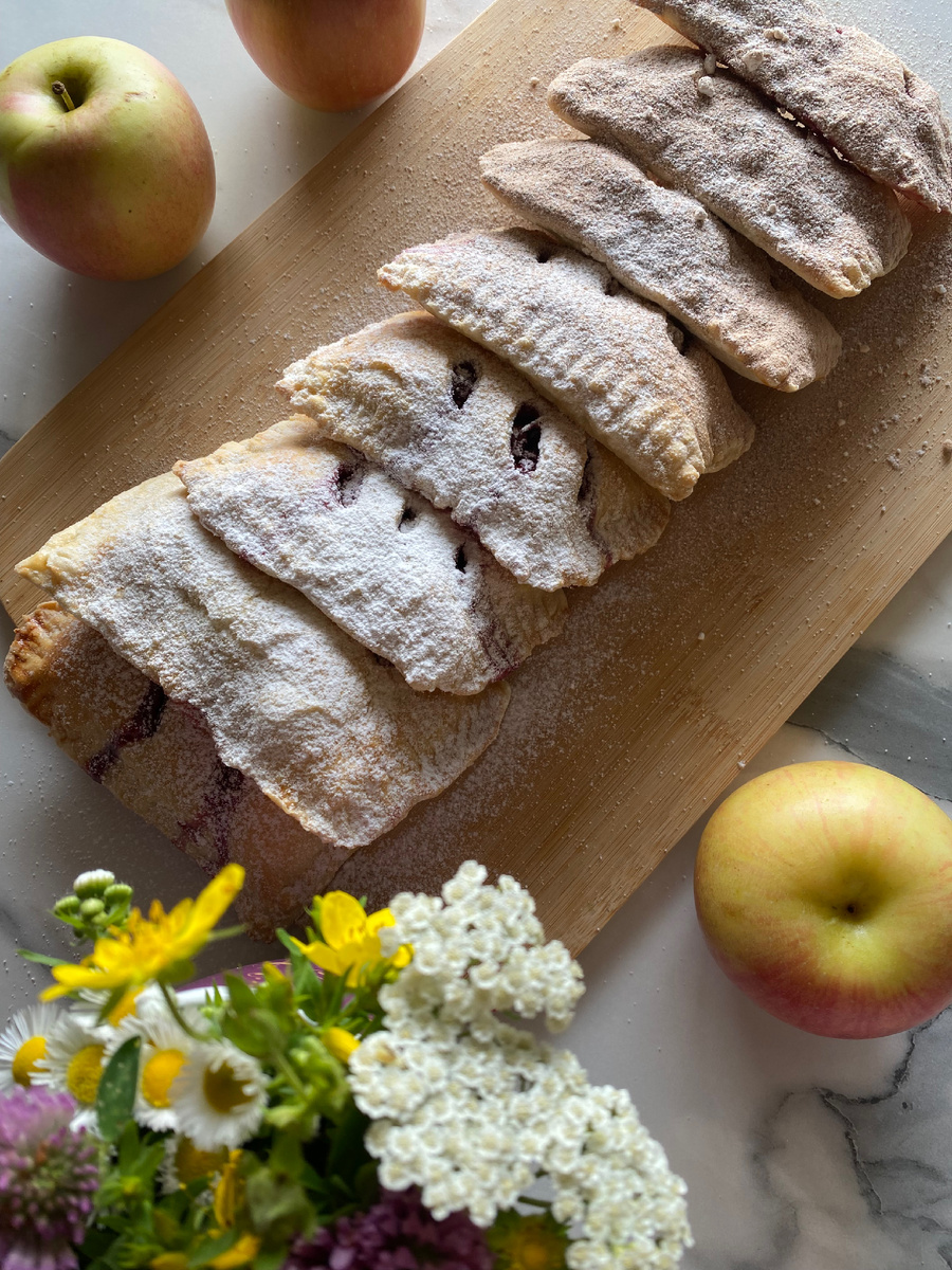 Слойки с вишней.