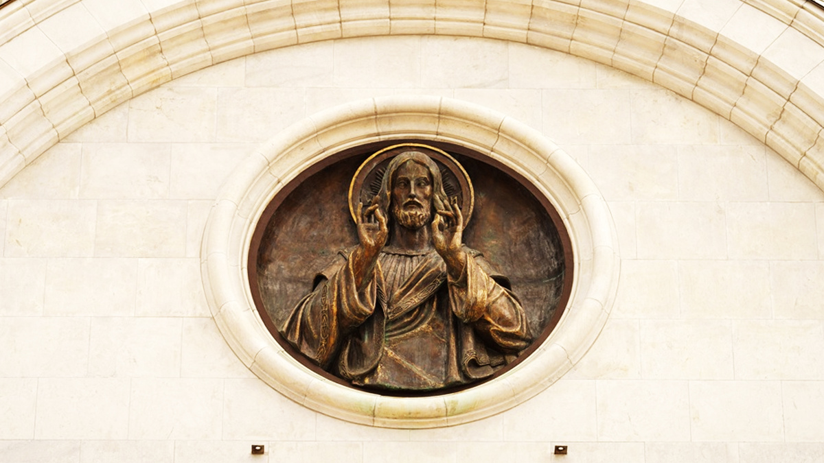 Иисус Христос явил Себя истинным Человеком, т.е. таким, каким должен быть каждый из нас по Божественной идее