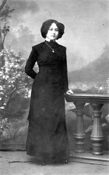 Портрет девушки. Неизвестный автор. 15 сентября 1913 года. МАММ/МДФ.