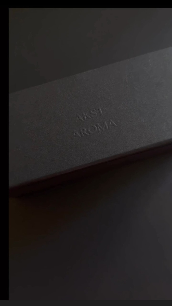 первый прототип коробки AKST AROMA на графитовом фоне