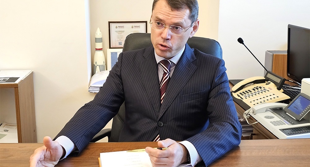 Церковную запись о рождении прадеда можно будет открыть из дома. Сергей Костоглод - о том, как оцифровывают сокровища Росархива