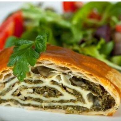 Штрудель с шампиньонами, шпинатом 