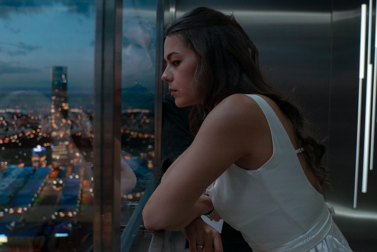 Фильм Вниз 2025 - Сюжет и рецензия, Новинки кино, российский триллер 2025