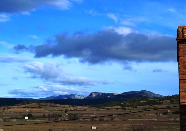 Рис. 1 Такое небо может быть при трамонтане в испанской Каталонии