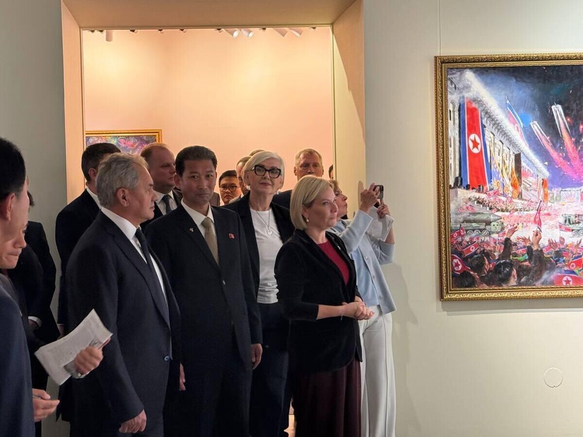    Выставка "Художественная выставка КНДР. Страна великого народа" во Всероссийском музее декоративного искусства в Москве© РИА Новости