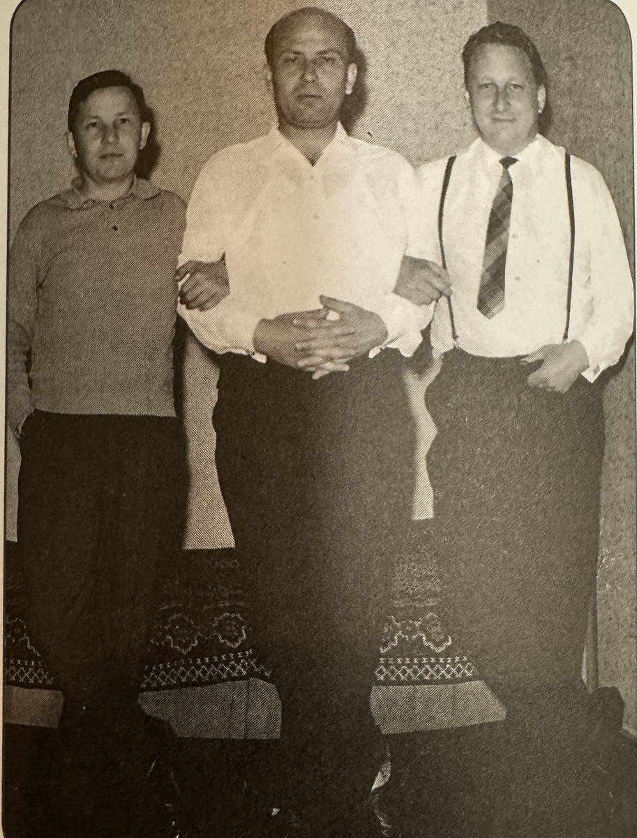 Через 30 лет. На фото 1974 года слева направо: Юрий Соловьев, Виктор Башканихин, Олег Морозов