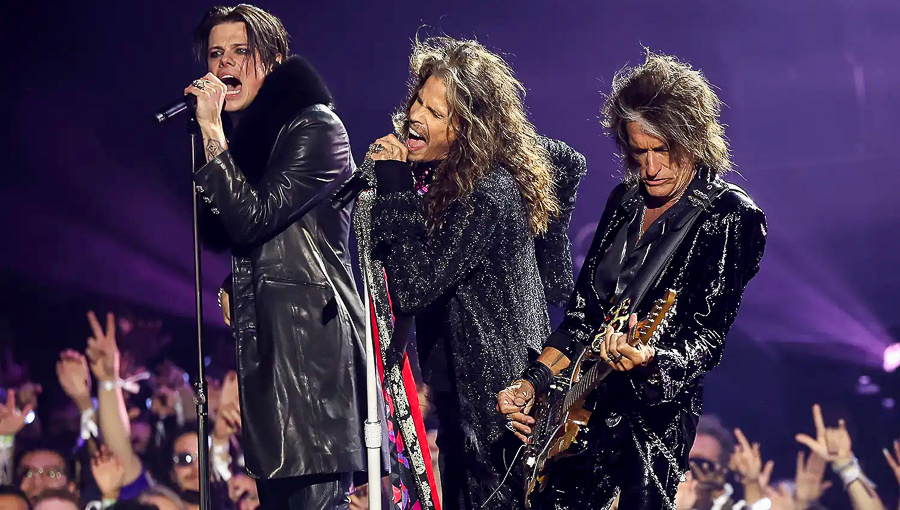 Yungblud, Стивен Тайлер и Джо Перри (Источник: Manny Carabel / Getty)