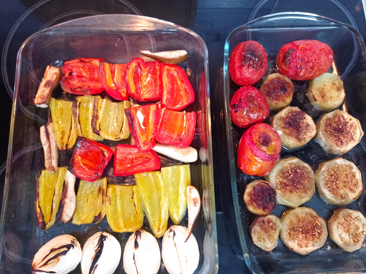 Запечёные овощи готовы к нарезке