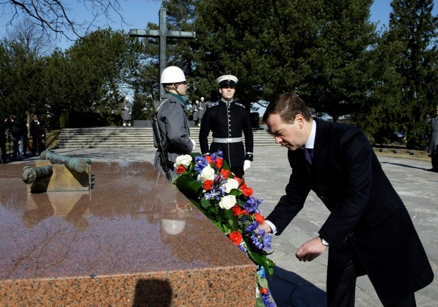 Медведев на могиле Маннергейма. 2009 год