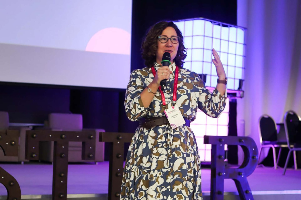 Спикер: Бунак Анастасия, эксперт по работе с нейросетями и цифровыми инструментами