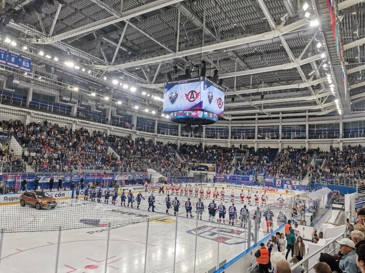     8 сентября "Лада" начала свой 50-й хоккейный сезон домашним матчем против екатеринбургского "Автомобилиста". Фото: МК в Самаре