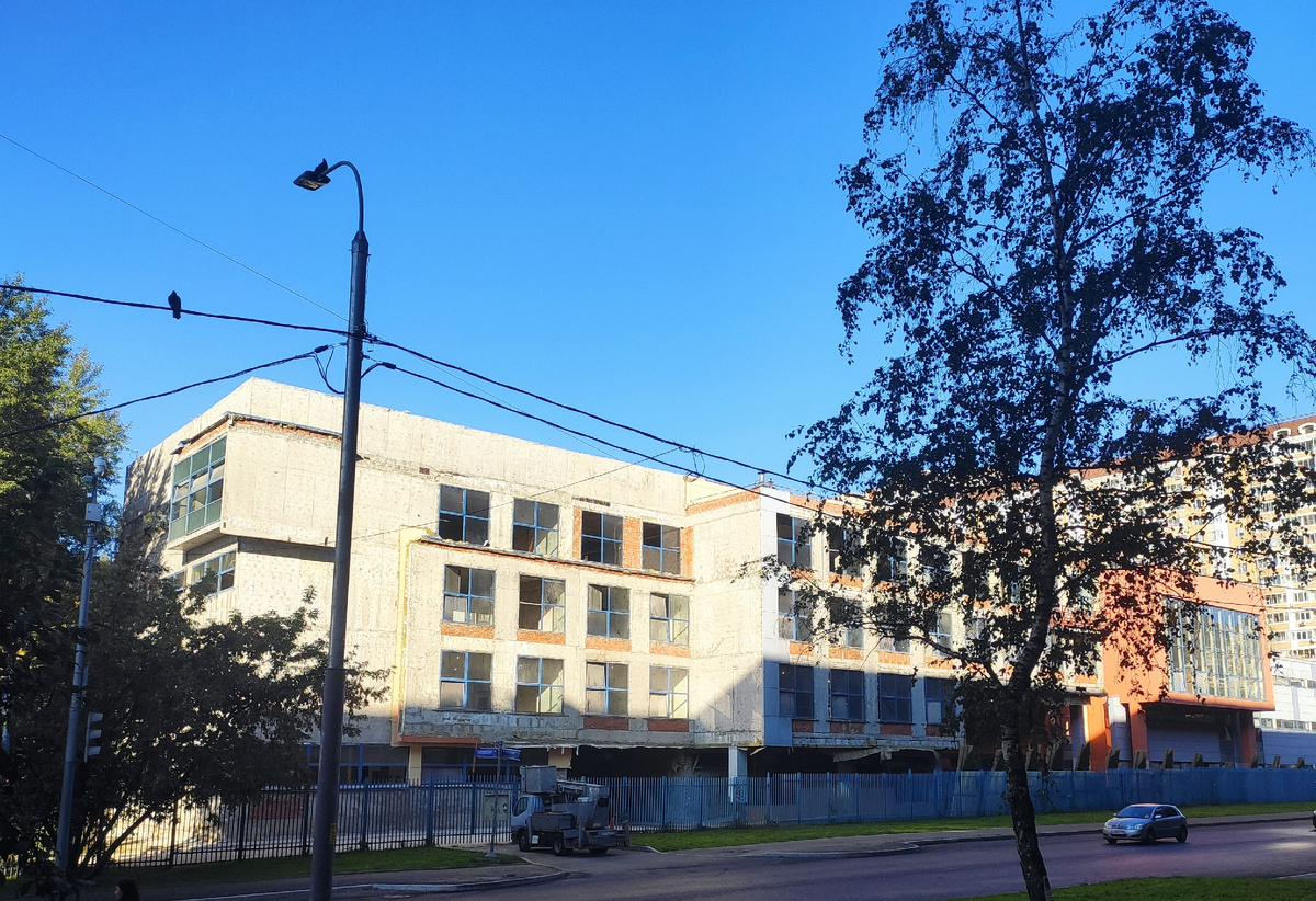 Школа в состоянии ремонта 