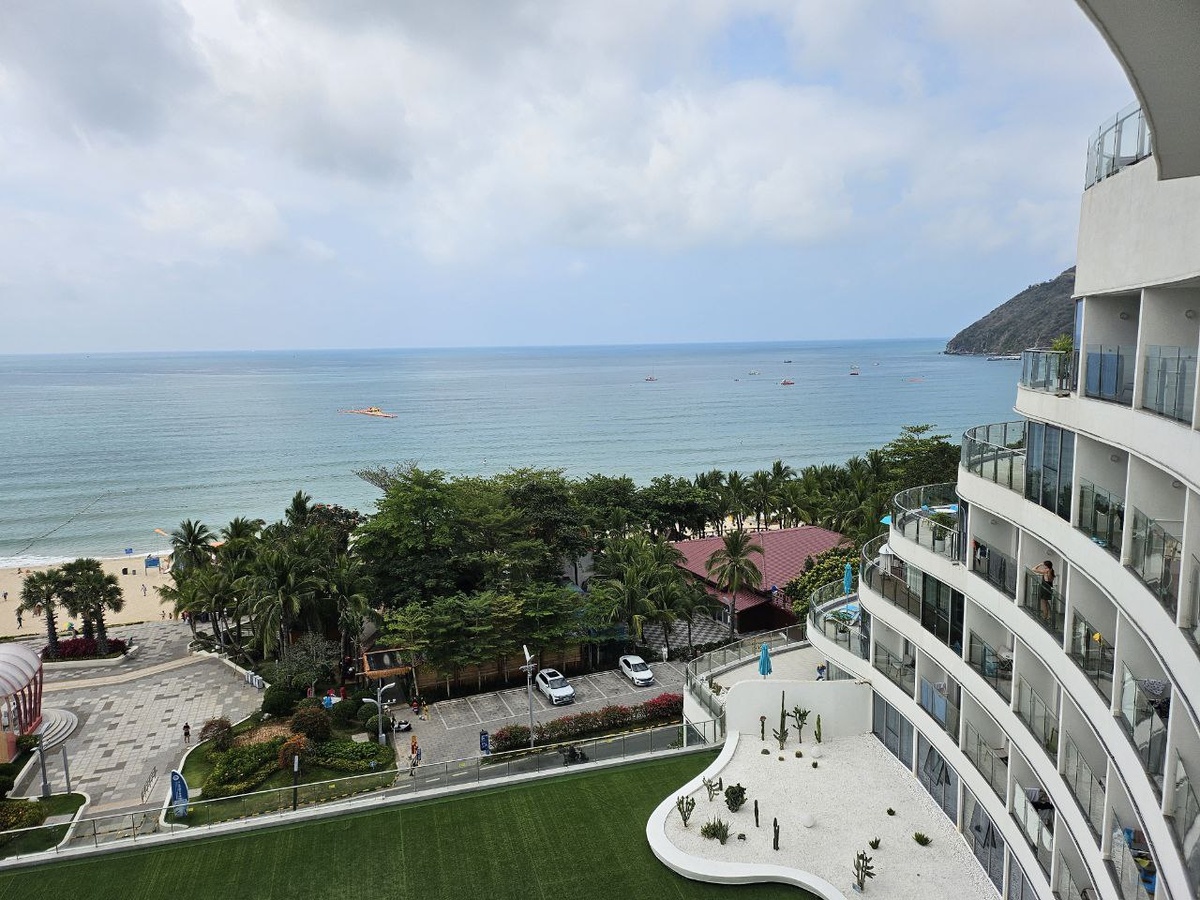 Первый вид, который мы увидели из номера отеля