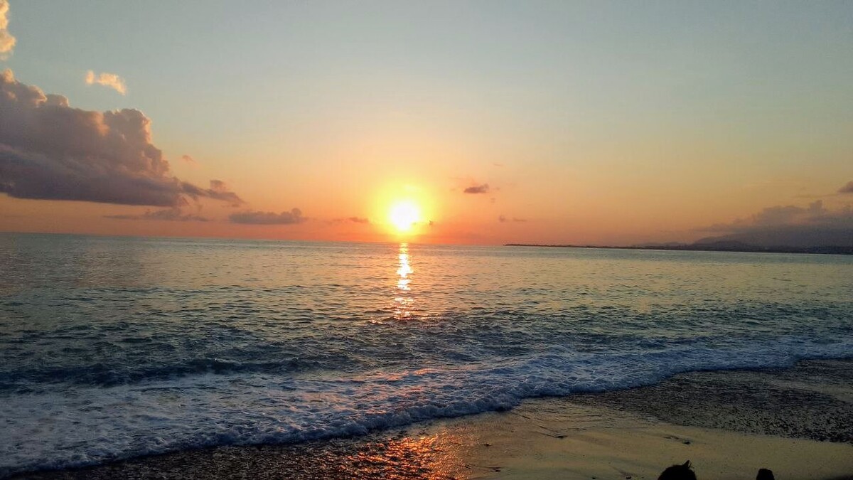 Закат и море