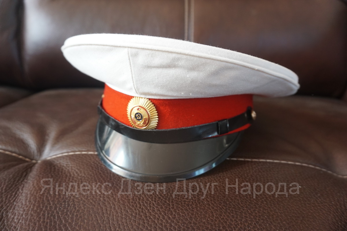 Летняя милицейская фуражка времен СССР обр. 1969 г. Фото автора
