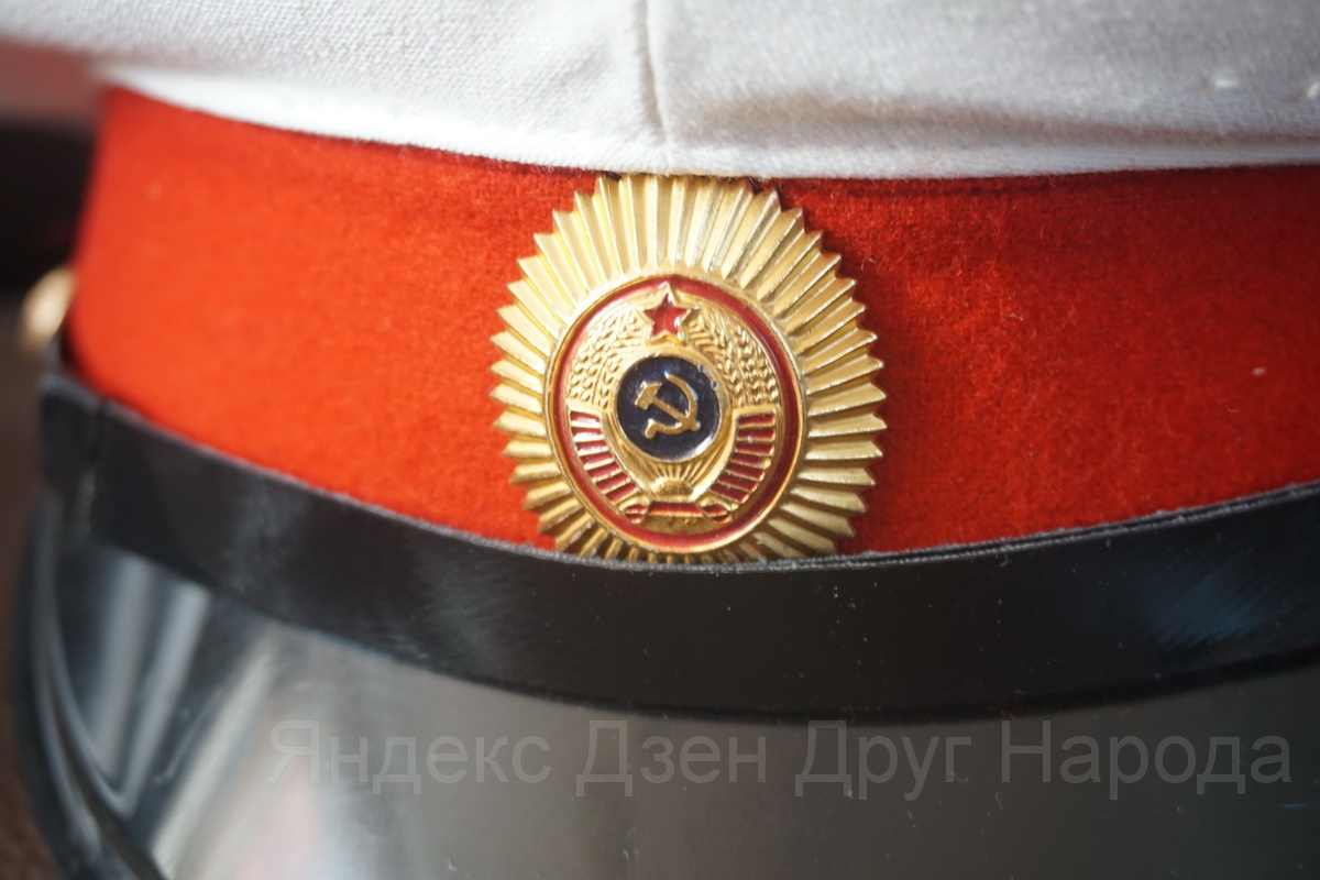 Летняя милицейская фуражка времен СССР обр. 1969 г. Фото автора