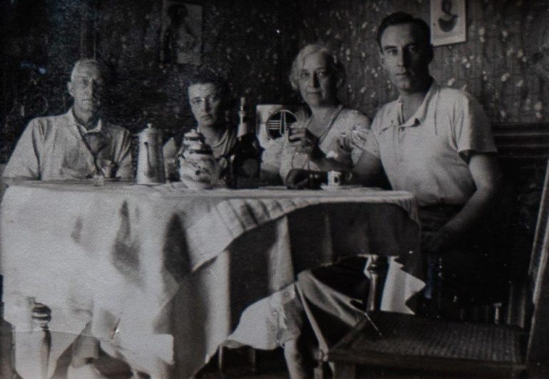 Иван Бунин, Галина Кузнецова, Вера Бунина и Леонид Зуров в Граасе. 1930-е