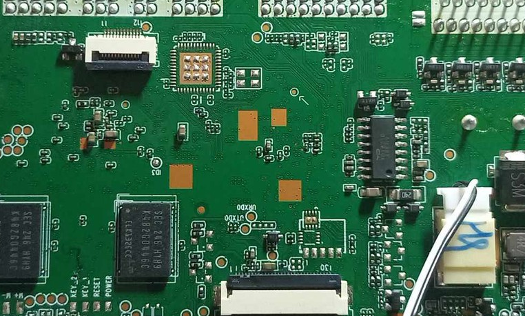 Точки на плате URXDD и UTXDD с готовностью отдадут отладочную информацию.