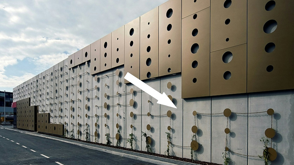    Мужчина прожил 4 года в забытой комнате торгового центра и раскрыл его тайны