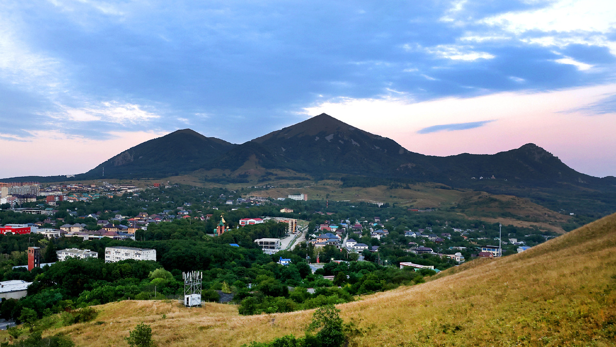 Город Лермонтов. Бештау. Фото М.Скрипкин