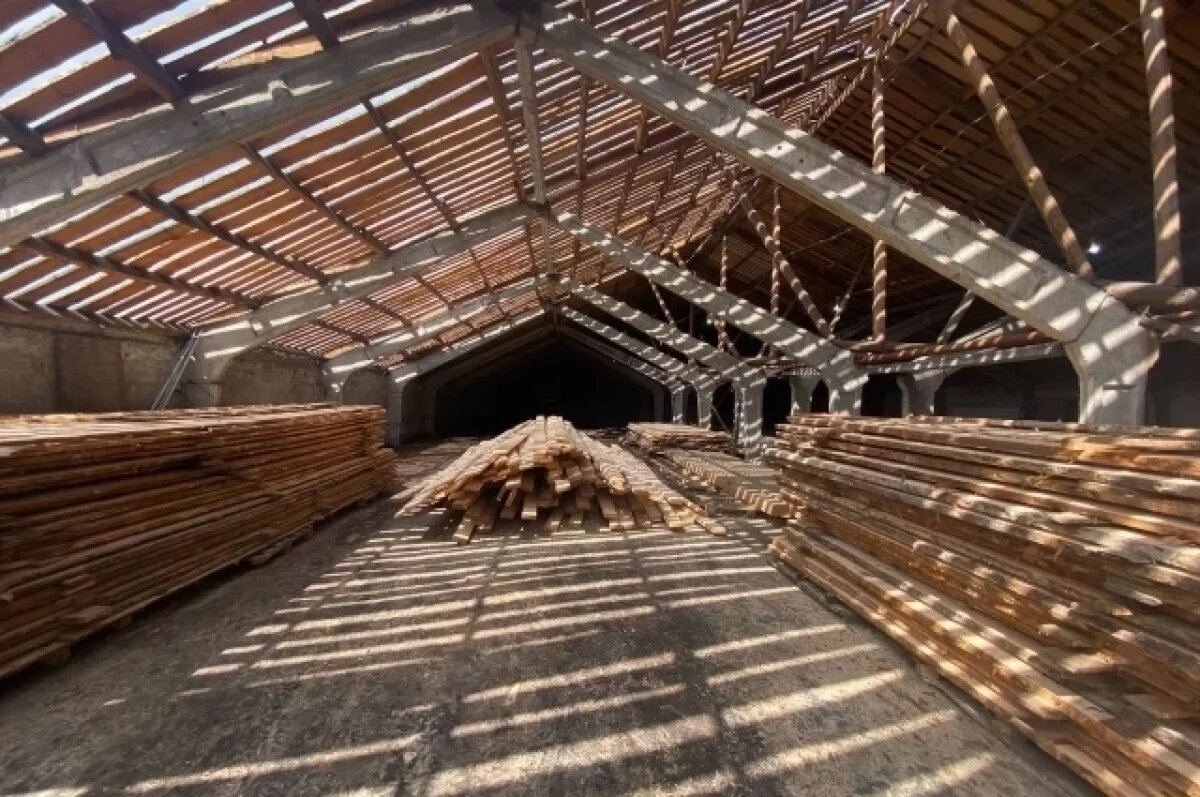    С высоты более 4,5 метров упал рабочий в Бековском районе под Пензой