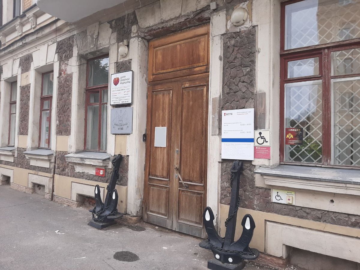 Вход на Андреевской улице