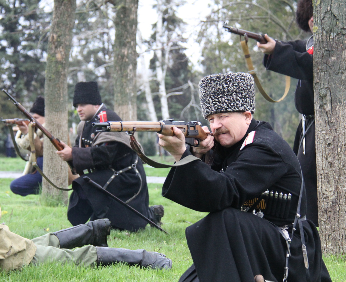 Реконструкция боя Гражданской войны. Фото из открытых источников