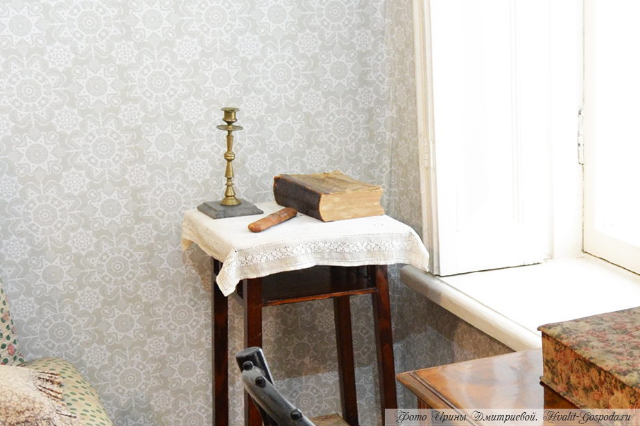 Евангелие мамы Антона Павловича Чехова Евгении Яковлевны в его доме-музее в Ялте.