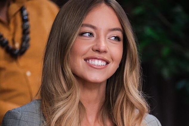     Сидни Суини рассказала, как смогла набрать 13 кг для роли звезды спорта