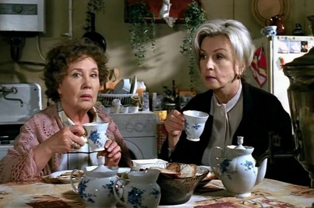    Надежда Румянцева и Валентина Титова. Кадр из фильма «Нечаянная радость» (2005)