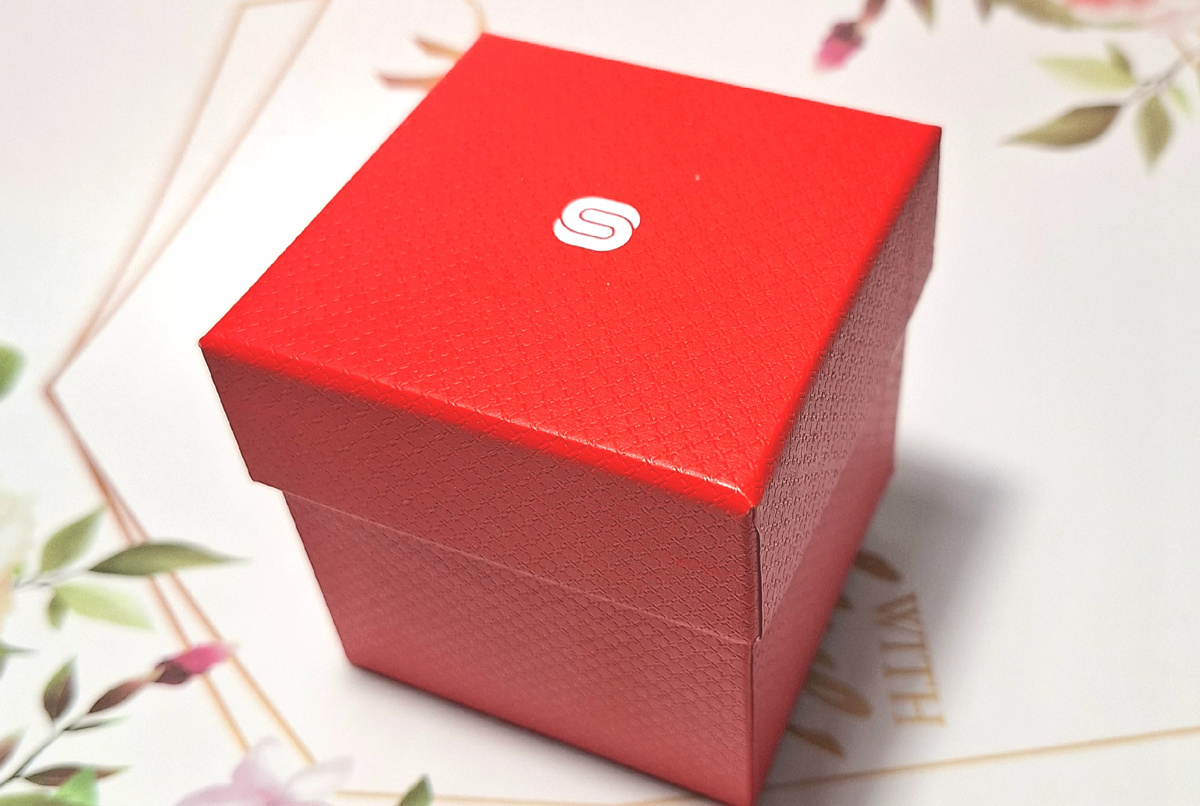 WoW Box так он выглядит. еще была ленточчка с бантикомю опечатаны.