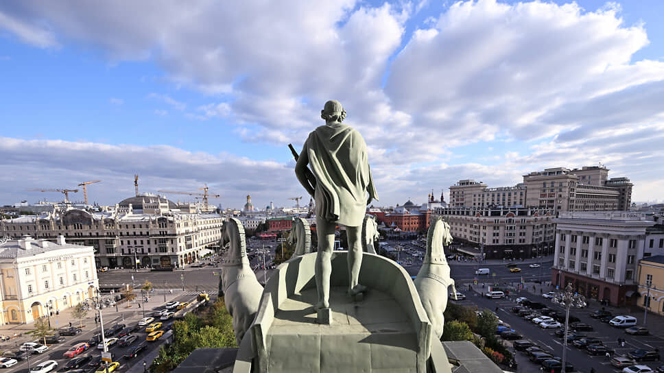 Квадрига Аполлона на здании Государственного академического Большого театра.📷Фото: Антон Великжанин / Коммерсантъ