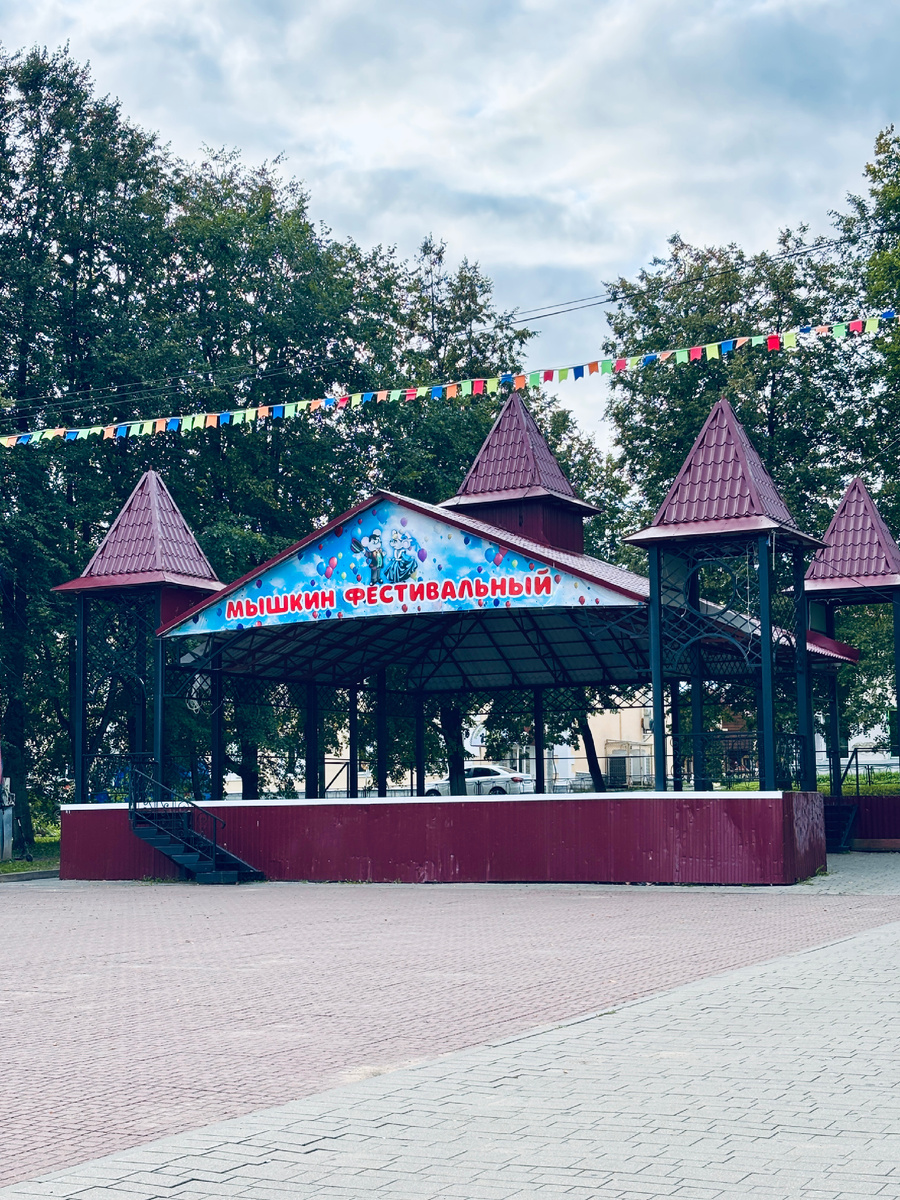 Рыночная площадь у причала