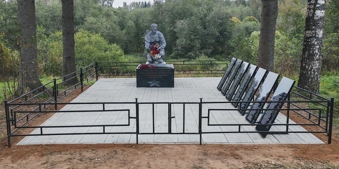 В Оленинском округе отремонтировали воинское захоронение