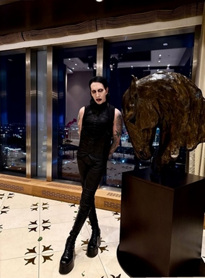 Мэрилин Мэнсон в отеле города Алматы (Казахстан). 6 сентября, 2025 год