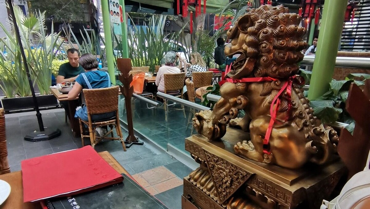 Поднебесная во многом совсем другой мир, не только с богатой историей и впечатляющими пейзажами, но и с необычными традициями. Автор: Надежда Комаренко. Источник: newizv.ru