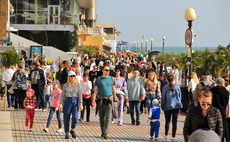 В Сочи бесконечные толпы людей