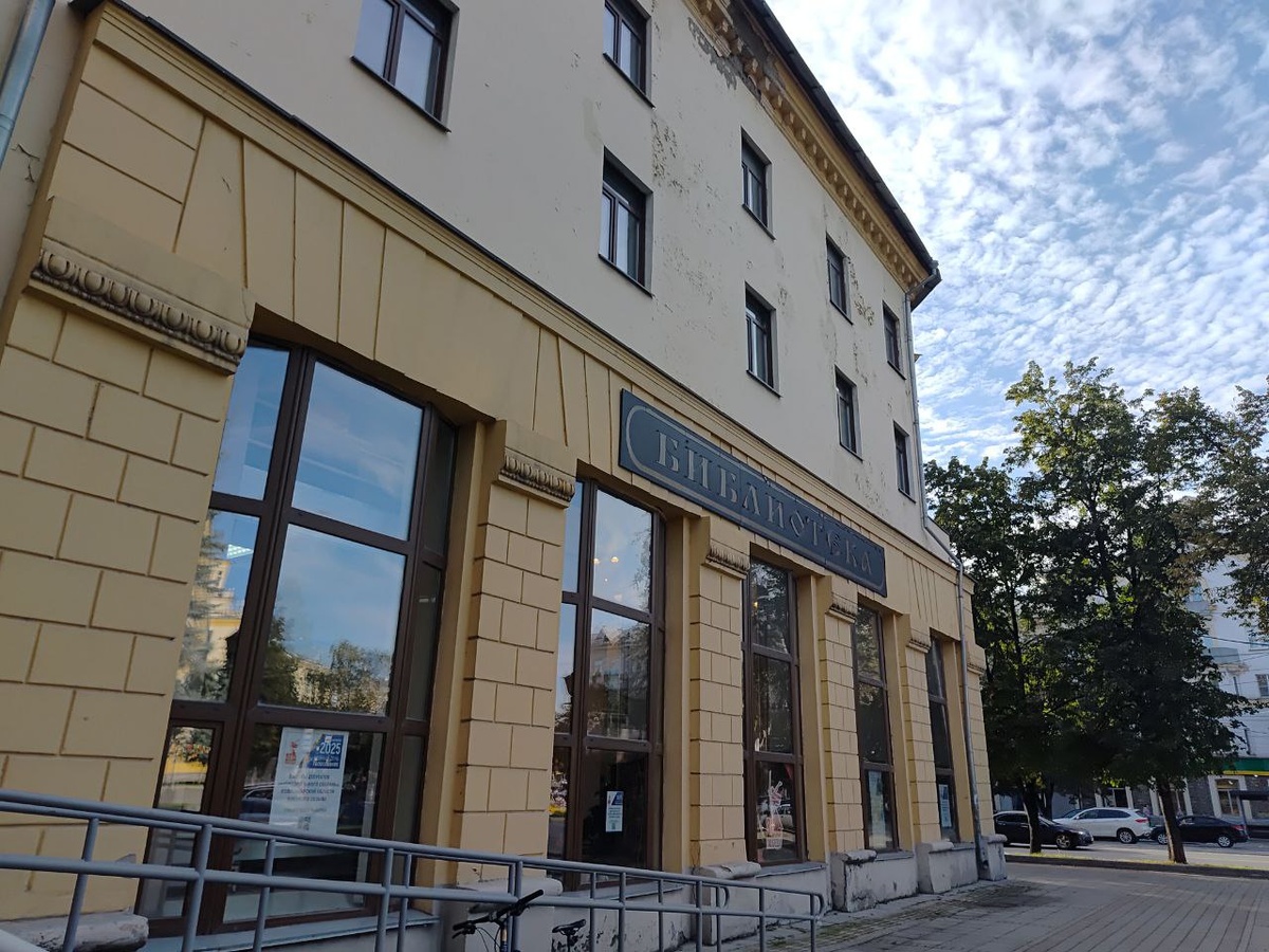 Калининский район, ост. ДК Горького (5 остановок от м. Заельцовская)