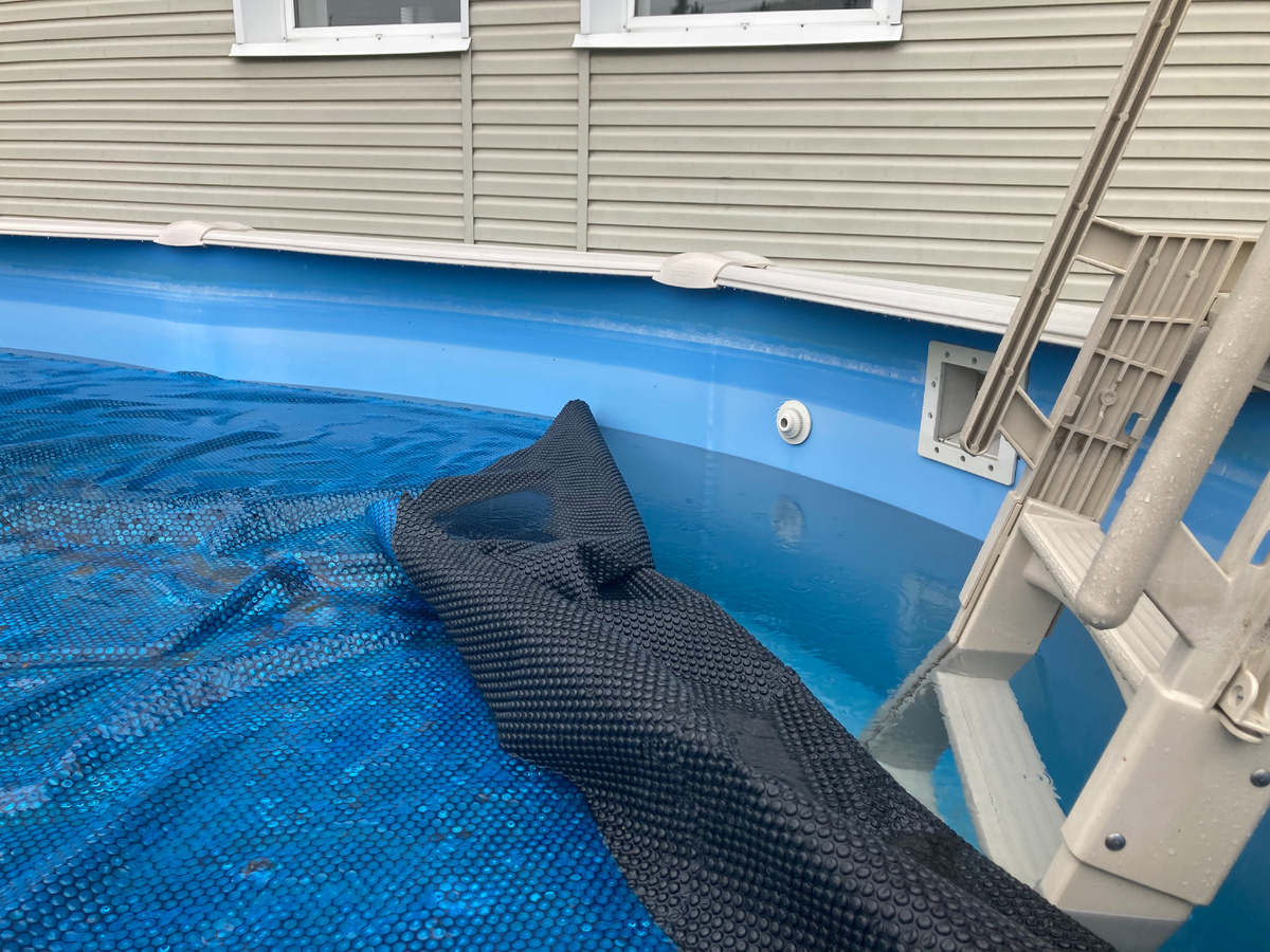 Сливаем воду ниже пластиковых деталей