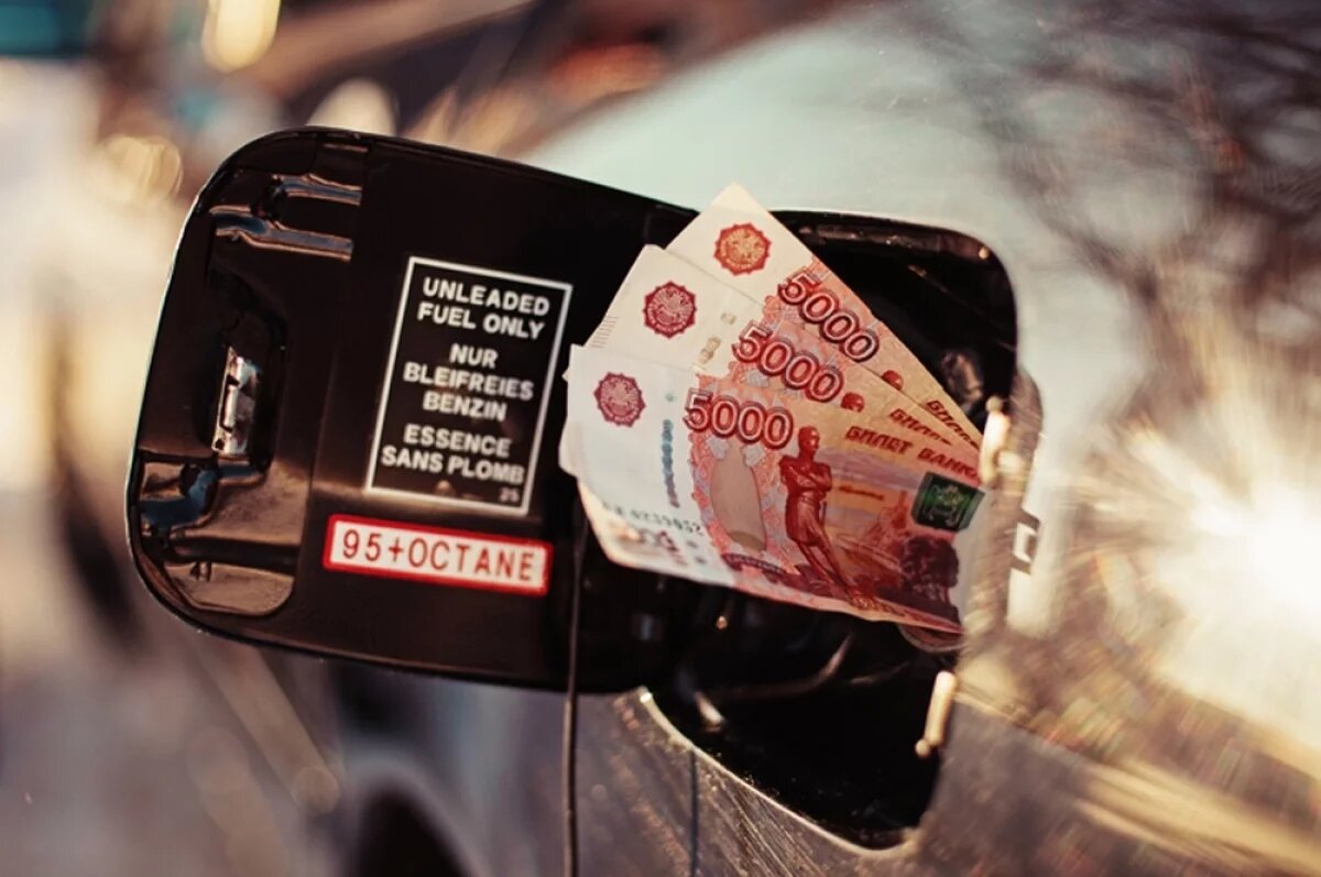    Биржевые котировки на топливо держатся вблизи рекордных уровней благодаря продолжающемуся сезону высокого спроса.