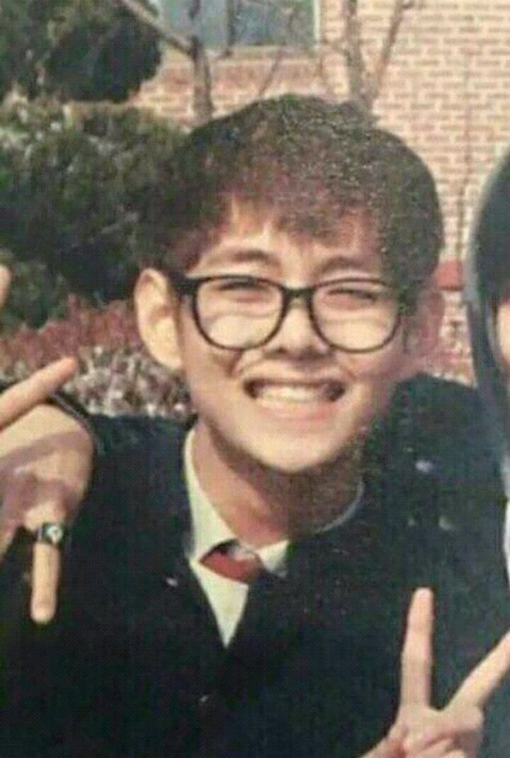 Школьные фотографии Тэхена