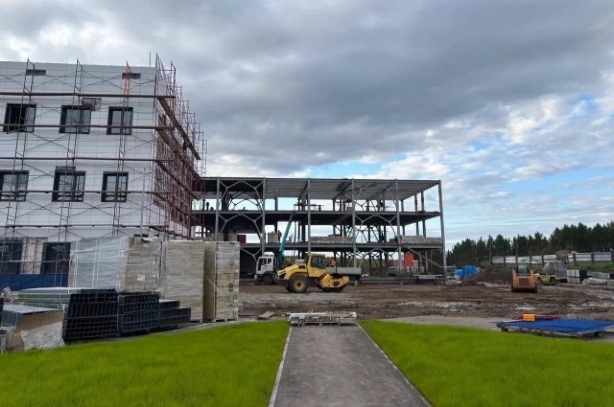    В Уяре рабочий тяжело травмировался, упав с трехметровой высоты