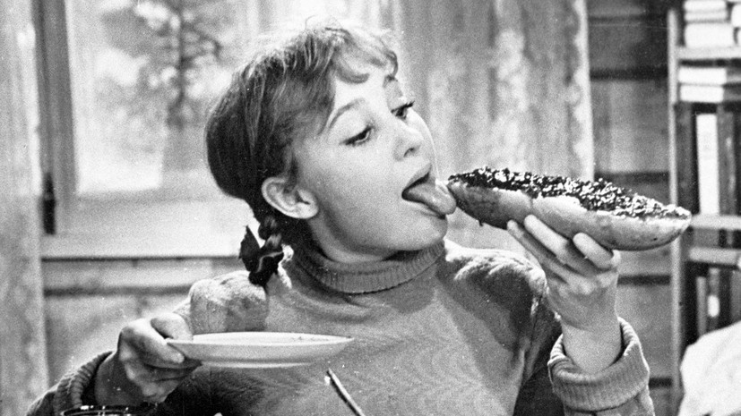     Надежда Румянцева родилась 9 сентября 1930 года в селе Потапово Смоленской области. Её отец работал проводником на железной дороге, мать была домохозяйкой. Позднее Румянцевы переехали в село Жаворонки в Подмосковье РИА Новости