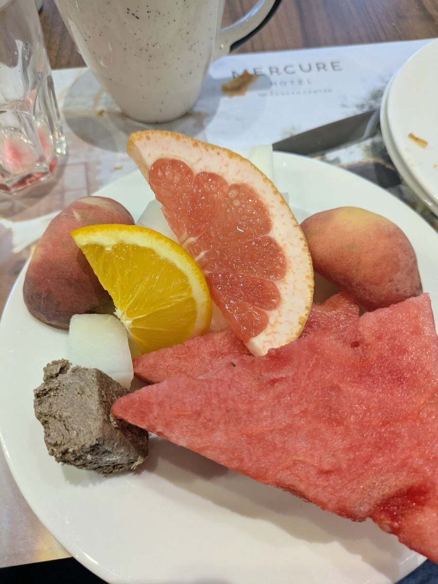 арбуз, дыня, грейпфрукт, апельчин, персики, халва