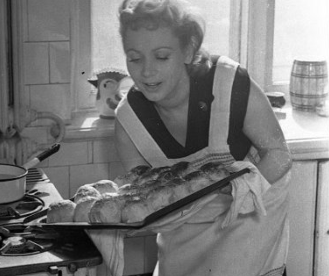 Лидия Смирнова дома. Фото: Pinterest