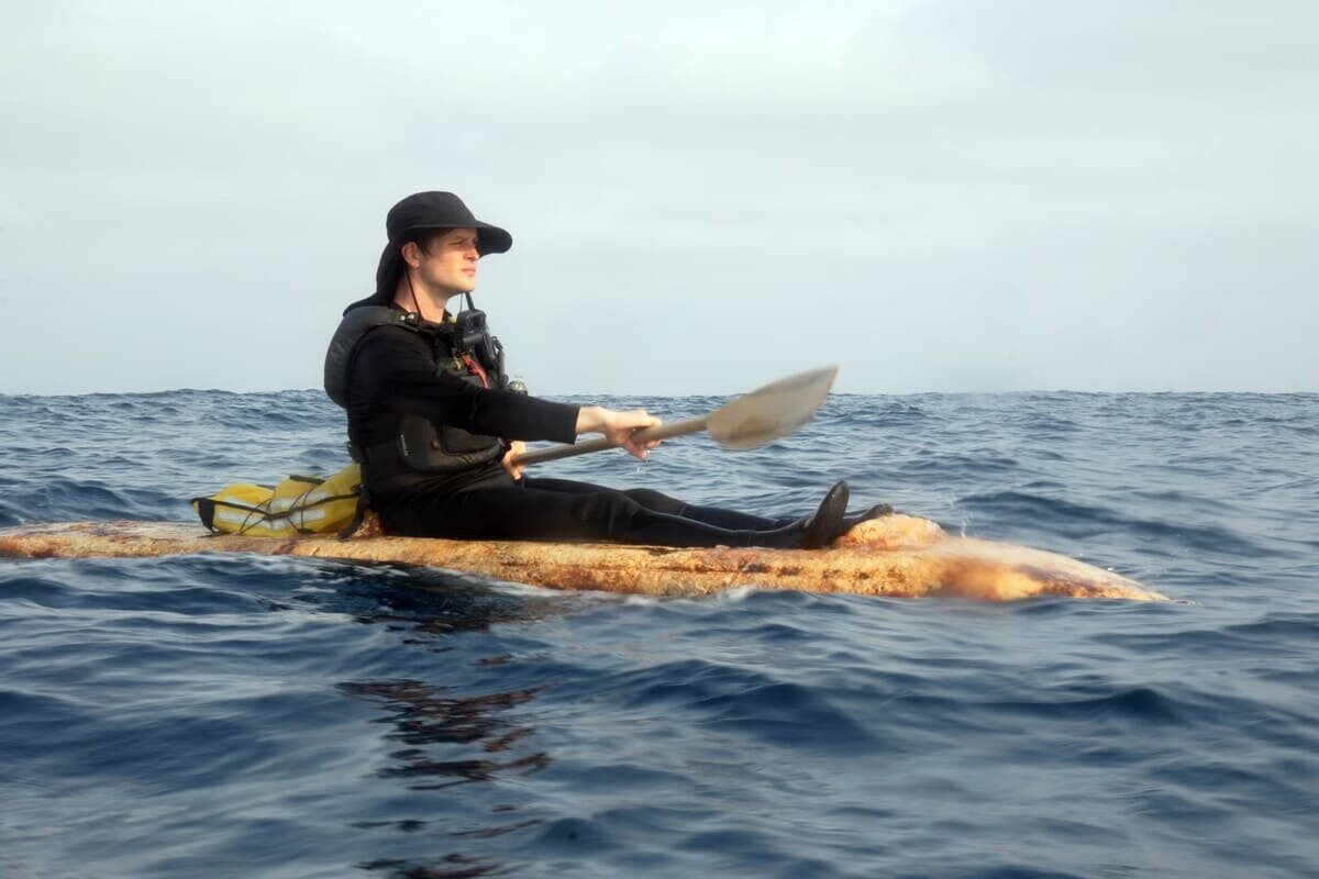    Американский миколог проплыл 40 километров на каяке из грибов / © Jordan Freeman / Sam Shoemaker