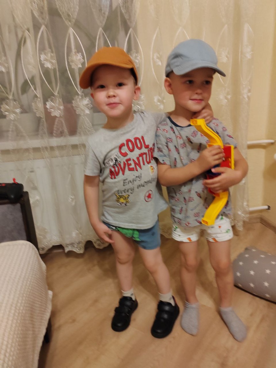 Вчера два братца