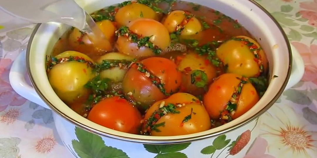Армянский рецепт бурых помидоров с ароматнейшей начинкой. На зиму.